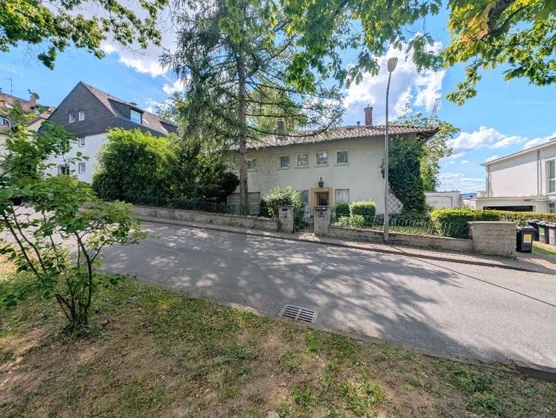 Haus zum Kaufen in Wiesbaden 1.350.000 € 190 m²