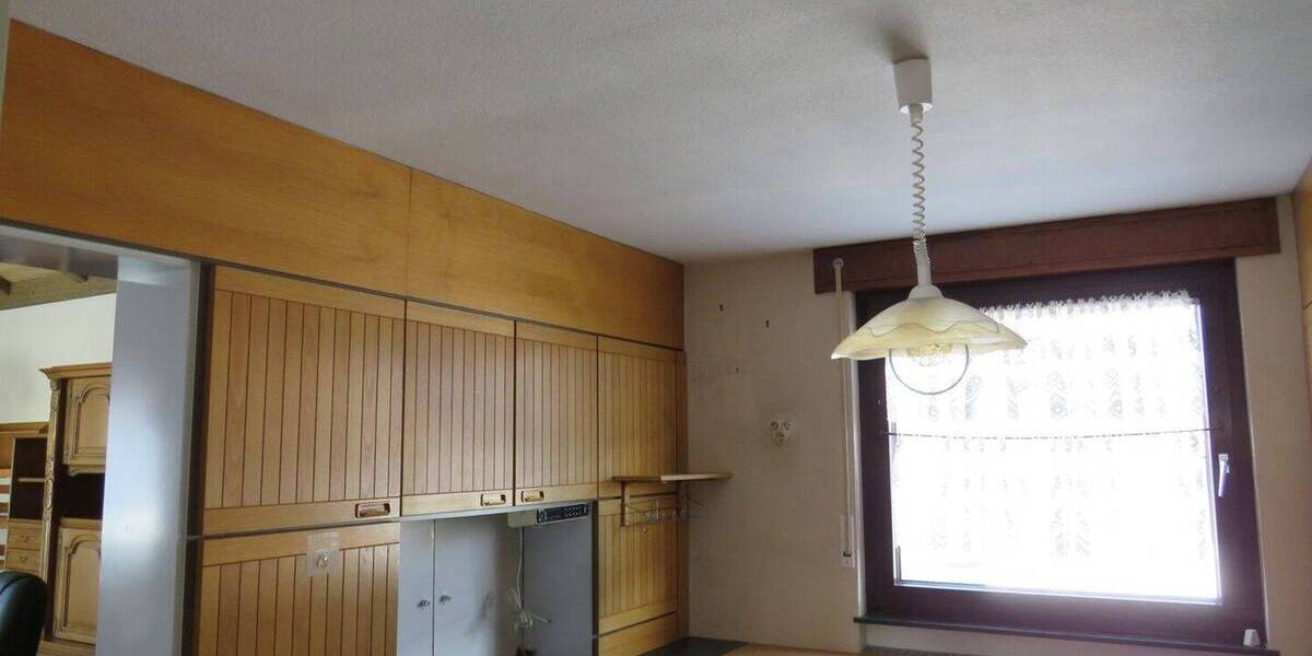 Geräumiges Zweifamilienhaus in ruhiger Ortsandlage 6 zimmer