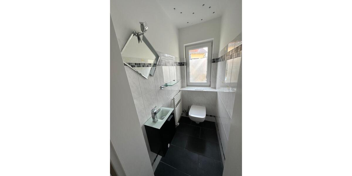 Bis Nov 26 - Einfamilienhau, Garage& Garten in Frankfurt Harheim 5 zimmer