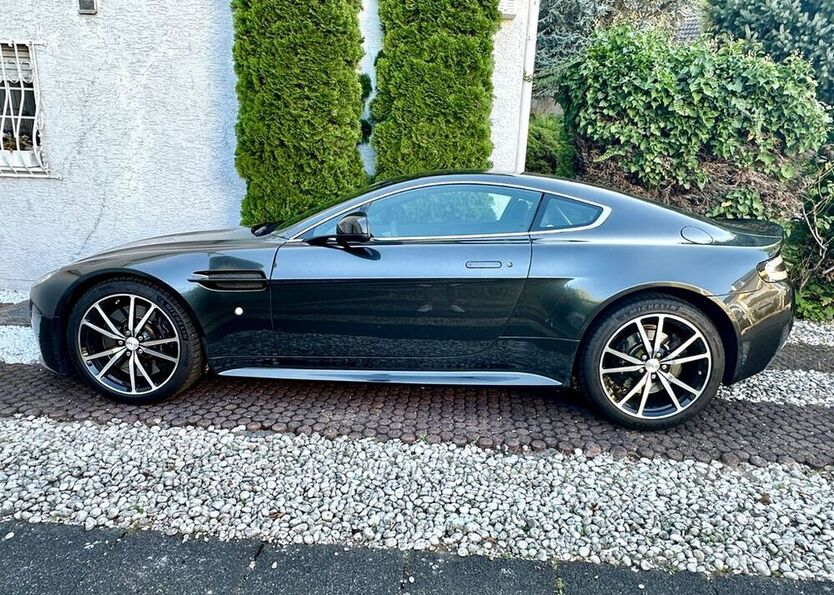 V8 Vantage