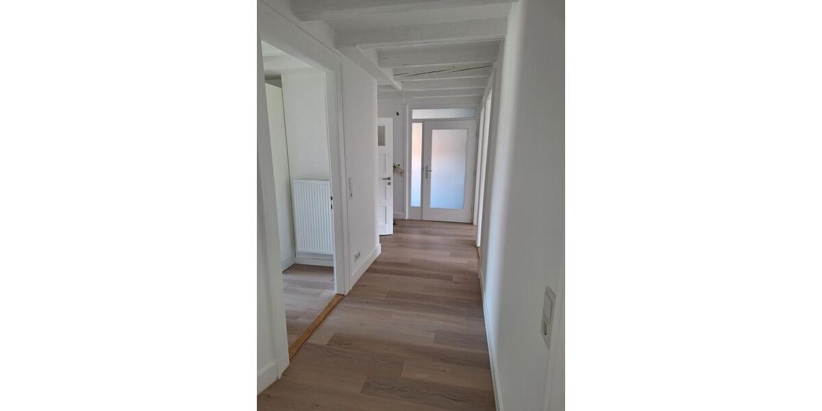 Dachgeschoßwohnung Hofheim am Taunus - 4 Zimmer, 98 m&sup2;, 1.420&euro; | Angebot:25752446