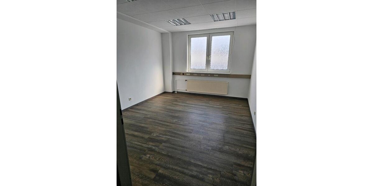 Helles Büro 3 Räume ( Nachmieter) zimmer