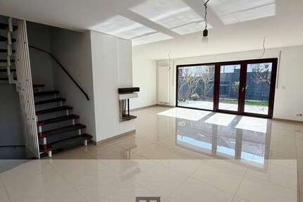 Haus Rosbach vor der Höhe / Rodheim vor der Höhe Rodheim vor der Höhe - 6 Zimmer, 170 m&sup2;, 2.000&euro; | Angebot:23864928