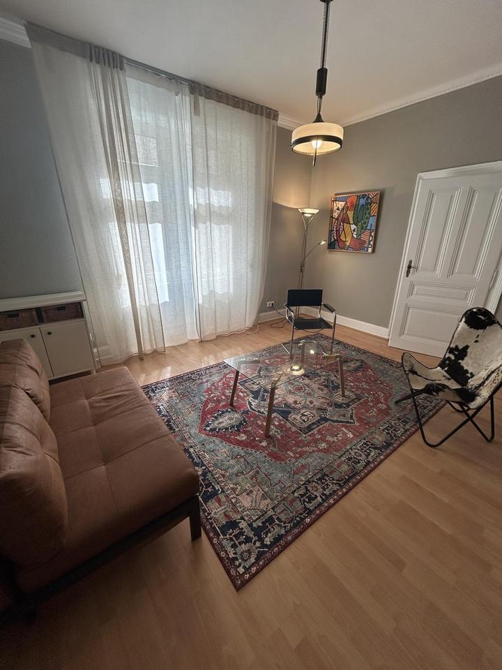 Möbliertes Studio Apartment, in perfekter Lage in FFM 10 Min von UNI Bockenheim und Messe zimmer