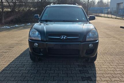 Hyundai TUCSON 168.000 km 2.750 &euro; Hattersheim 65795