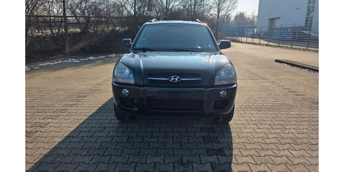 Hyundai TUCSON 168.000 km 2.750 &euro; Hattersheim 65795