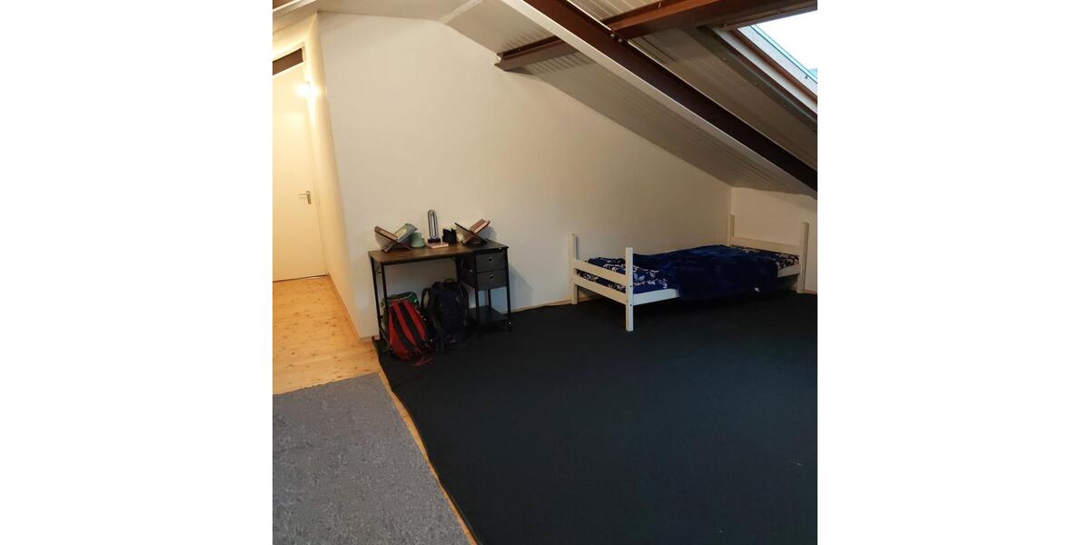 Dachgeschoßwohnung Griesheim - 4 Zimmer, 106 m&sup2;, 1.200&euro; | Angebot:25380877