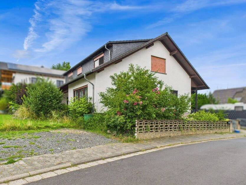 Zweifamilienhaus + EinliegerWohnung in Neuberg
