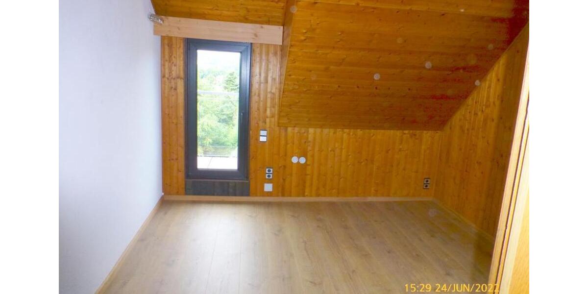 Dachgeschoßwohnung Niedernhausen - 3 Zimmer, 90 m&sup2;, 870&euro; | Angebot:26181056
