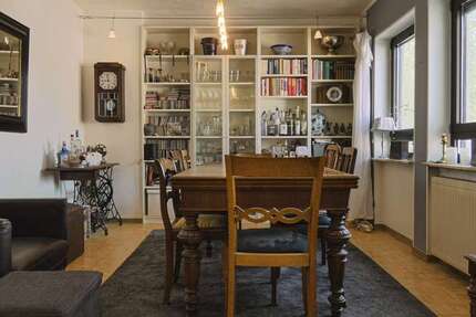 Haus zum Kaufen in Frankfurt am Main Schwanheim 1.150.000 € 174 m² 9 zimmer