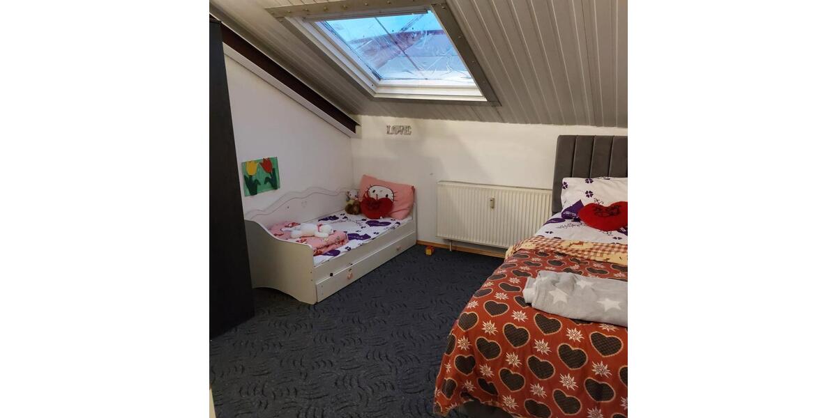 Dachgeschoßwohnung Griesheim - 4 Zimmer, 106 m&sup2;, 1.200&euro; | Angebot:25380877