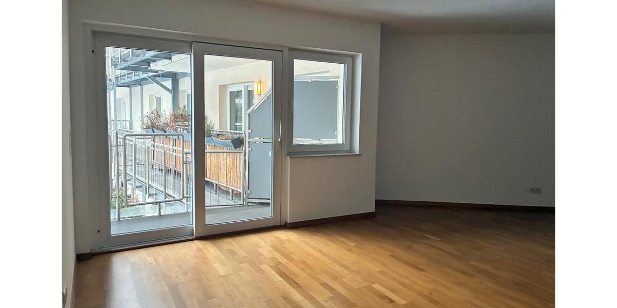 Etagenwohnung Frankfurt am Main Mitte-Nord - 2 Zimmer, 84 m&sup2;, 1.465&euro; | Angebot:24436008