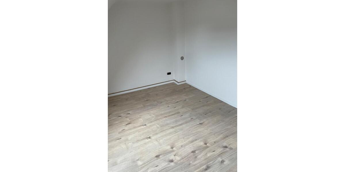 4 ZKB DW ab sofort in HU-Großauheim zu vermieten! 4 zimmer