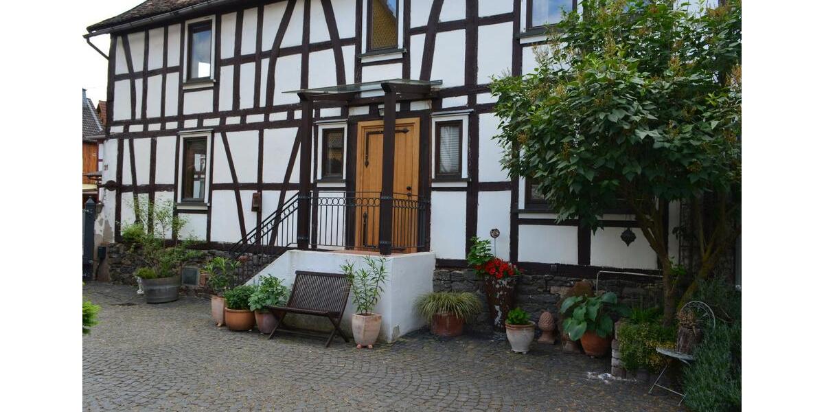 freistehendes Fachwerkhaus mit großerTerrasse zu vermieten 4 zimmer