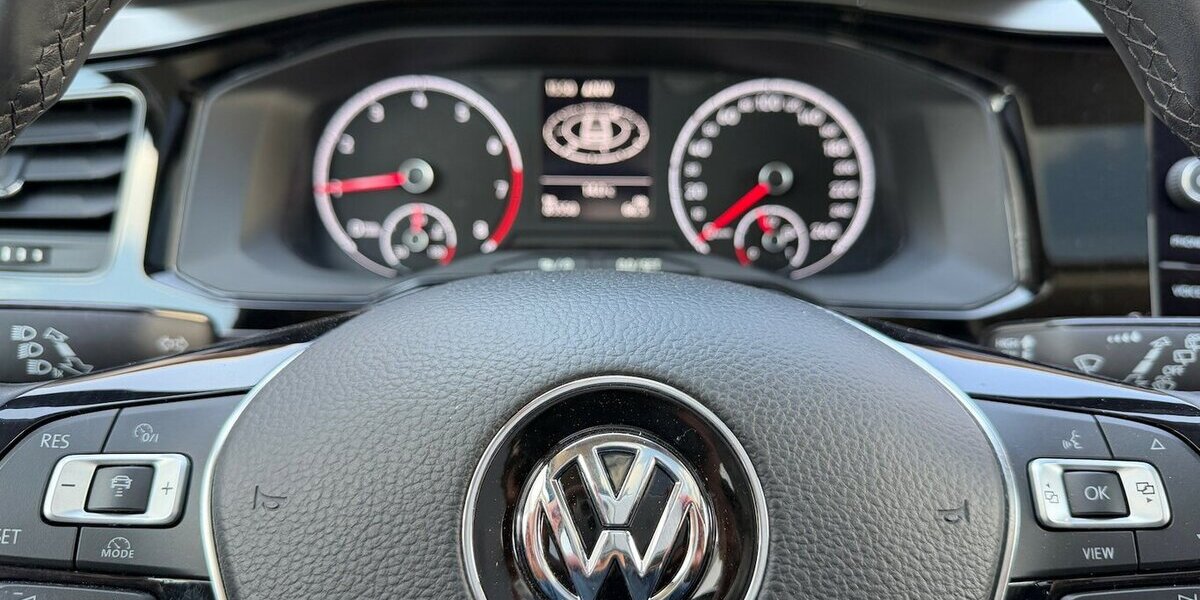 VW Polo 1.0 TSI Comfortline/LED/Panorama/SportSelectF 85.014 km 12.499 &euro; Frankfurt 60386