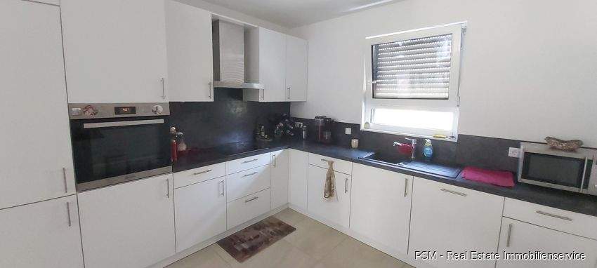 *Gehobenes und modernes Niedrigenergie Reiheneckhaus mit Terrasse und Garten in bevorzugter Lage* 6 zimmer