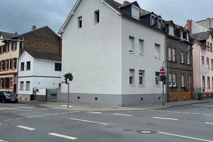 Haus Frankfurt am Main Unterliederbach - 9 Zimmer, 180 m&sup2;, 650.000&euro; | Angebot:26857844