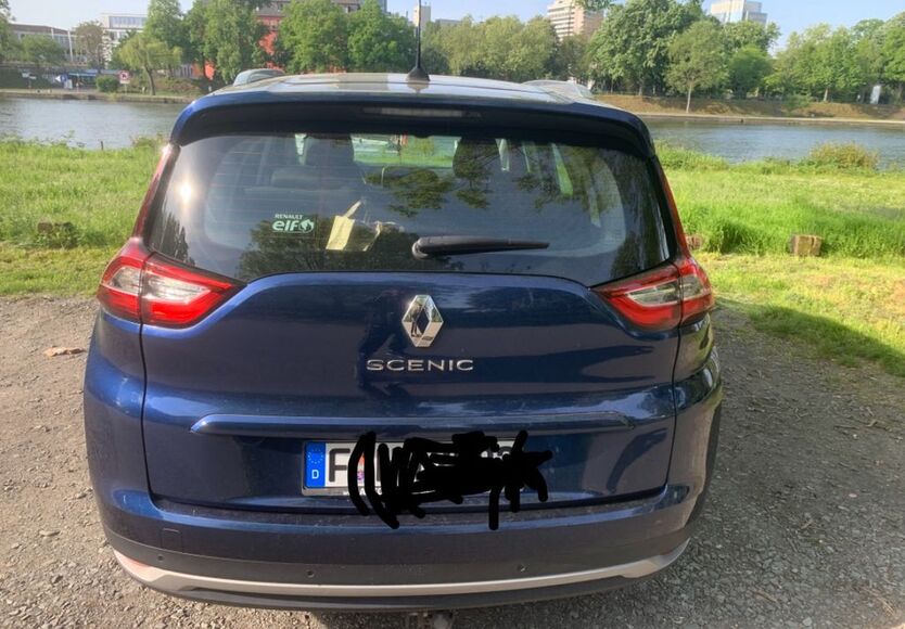 Renault Scenic 123.000 km 11.900 € Frankfurt am Main 60386