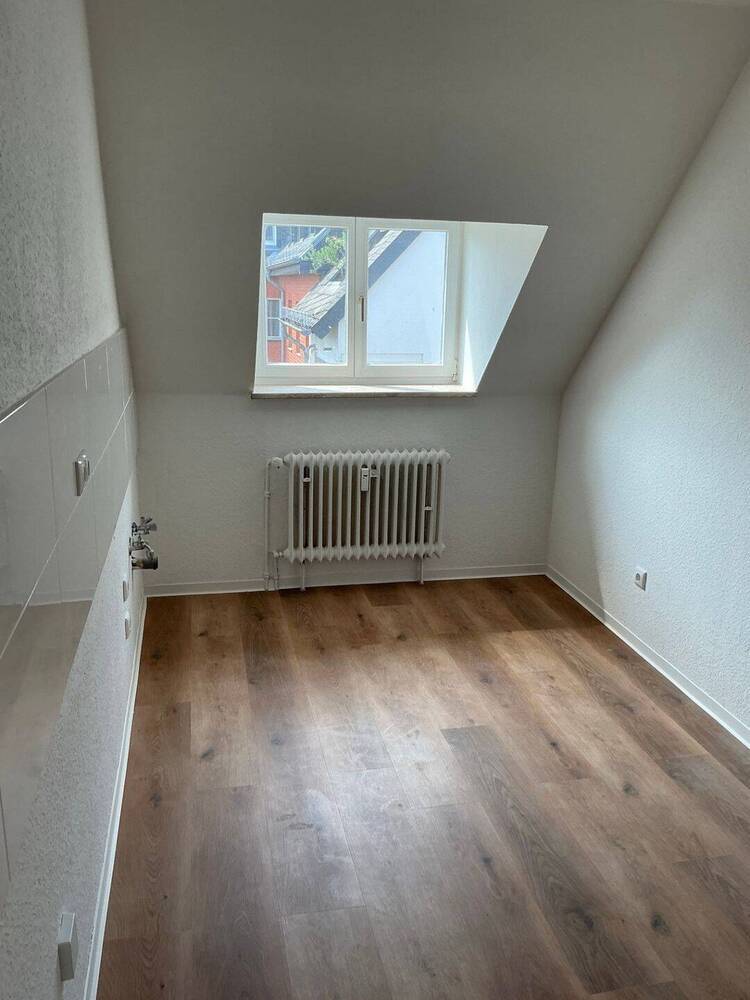 Gemütliche 1 12 Zimmerwohnung in Wiesbaden