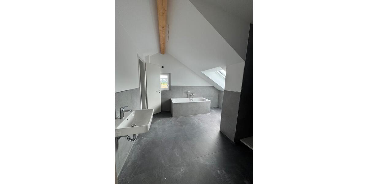 Dachgeschoßwohnung Büttelborn - 2.5 Zimmer, 72 m&sup2;, 1.150&euro; | Angebot:26413393