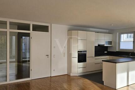 VON POLL - OBERURSEL: Lichtdurchflutete 4 - Zimmer - Wohnung mit Sonnenbalkon in der Nähe der FIS 4 zimmer