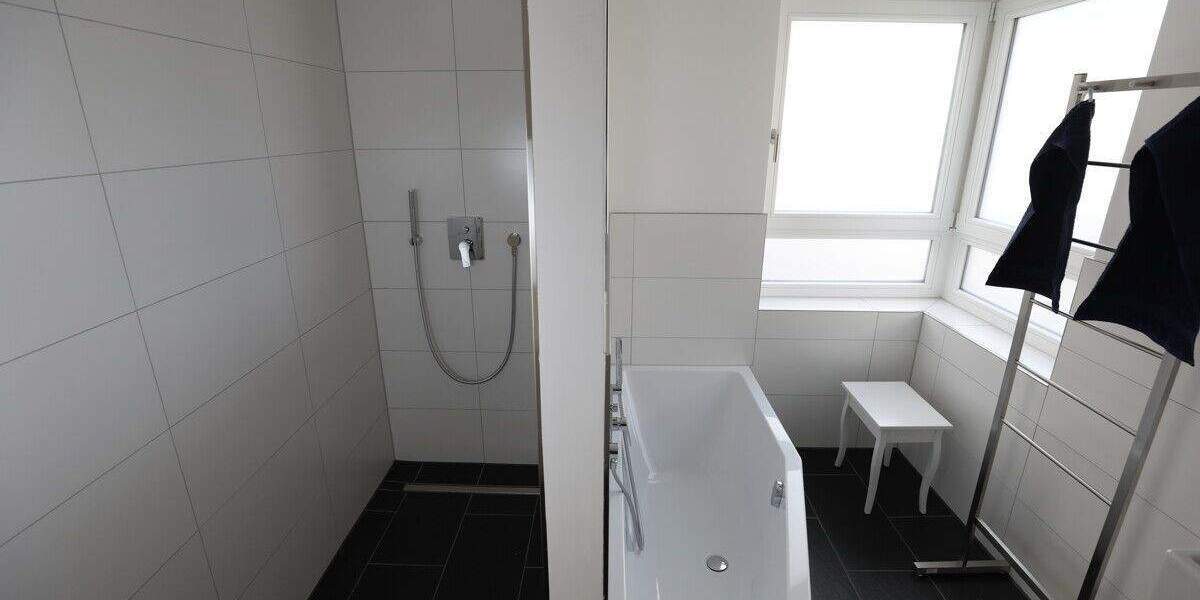 Einfamilienhaus Niederdorfelden - 7 Zimmer, 210 m&sup2;, 3.100&euro; | Angebot:24401392