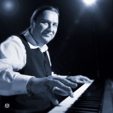 Alex am Piano