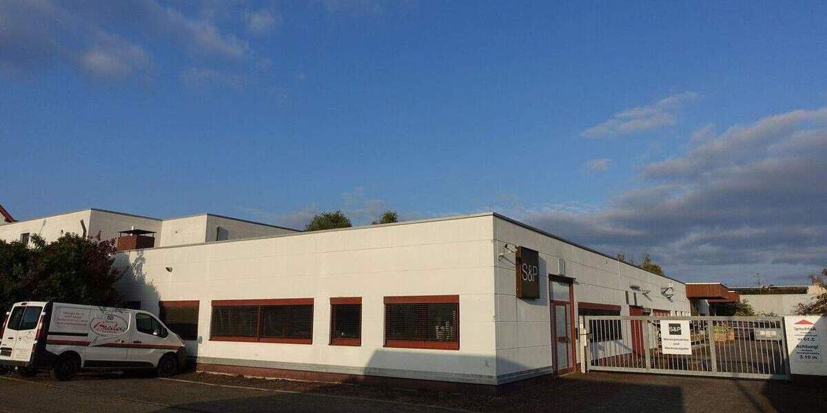 Grundstück (3.383 m²) mit Produktionshalle (900 m²) und Bürogebäude (590 m²) zimmer