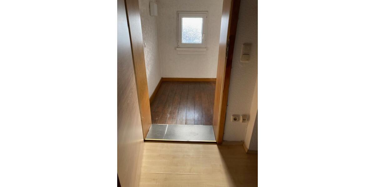 *** Gemütliche Dachgeschosswohnung mit Skylineblick *** 2.5 zimmer