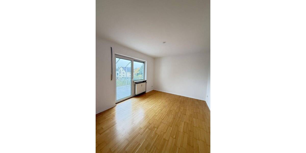 Helle 4-Zimmer-Eigentumswohnung mit Balkon, Einbauküche & Stellplatz in Frankfurt-Bergen-Enkheim 4 zimmer