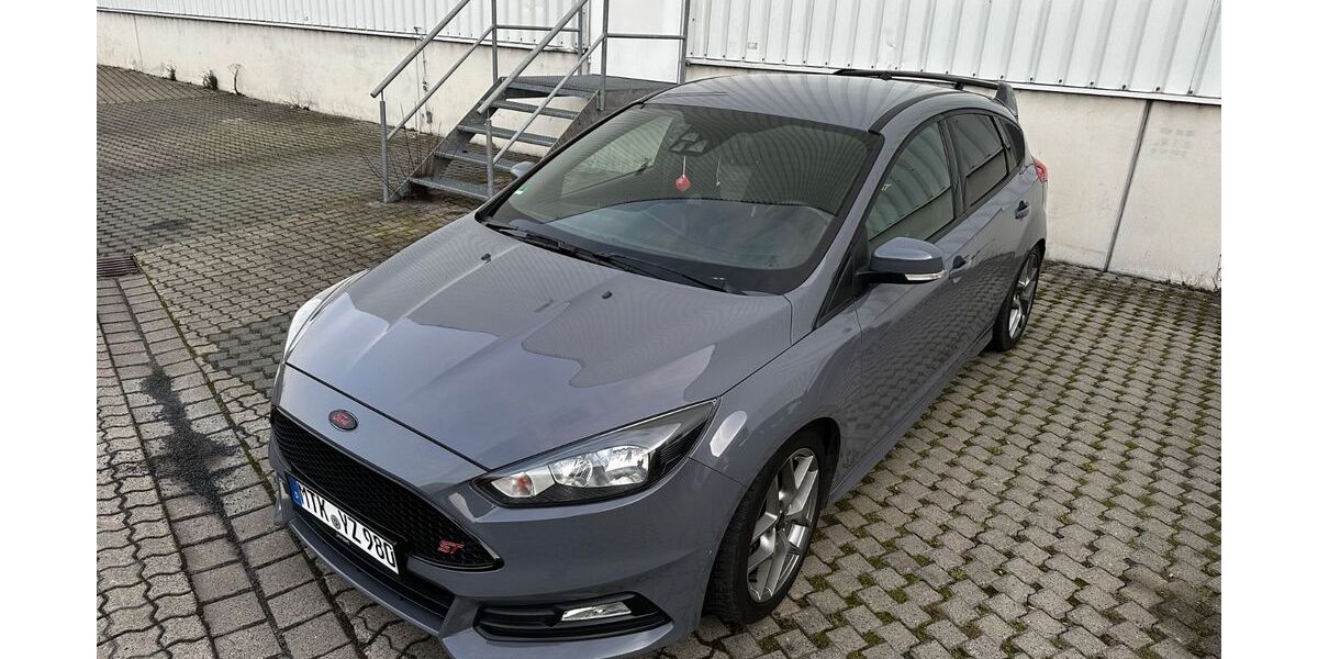 Ford Focus 132.000 km 15.000 &euro; Rüsselsheim Am Main 65428