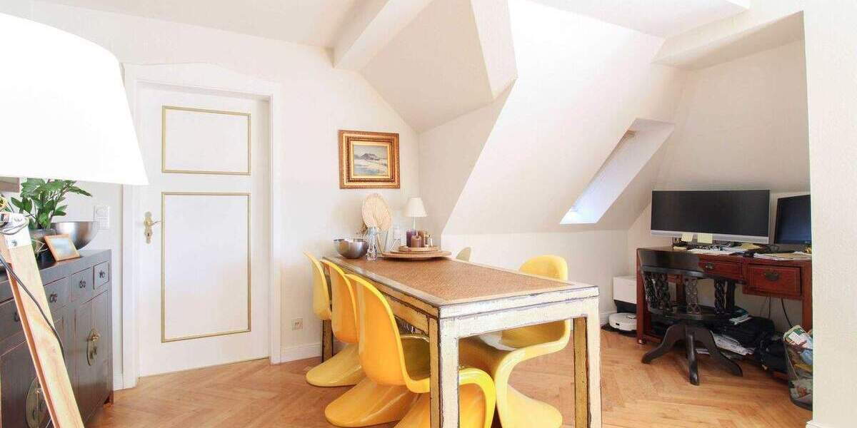 Charmantes Altbau-Investment in Toplage - Dach-Maisonettewohnung im Herzen von Bad Homburg 3 zimmer