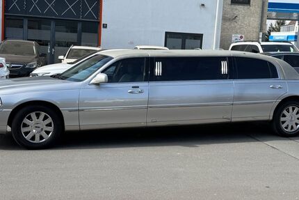 Lincoln Town Car 142.000 km 12.999 &euro; Frankfurt am Main 60314