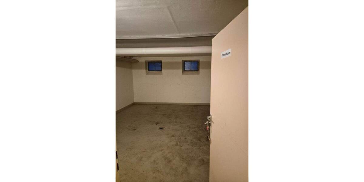 Frisch sanierte, sonnige 2-Zimmer-Wohnung mit Süd-Loggia & TG-Stellplatz - ruhig & zentral 2 zimmer