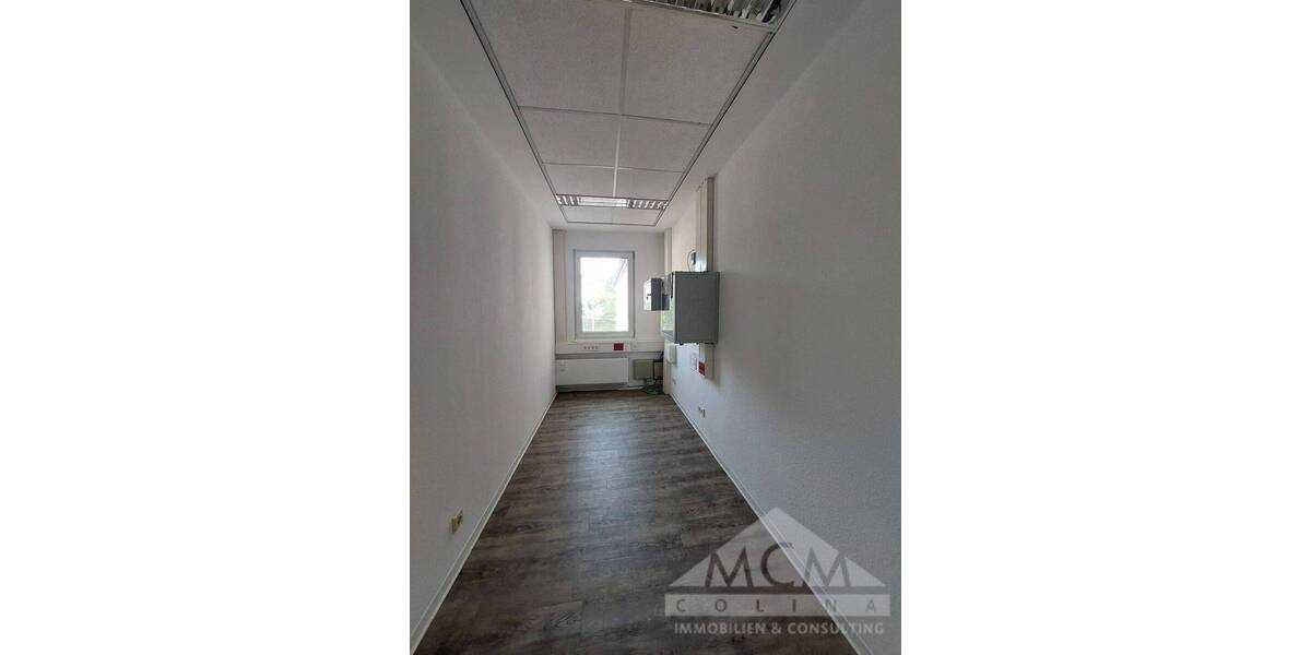 Gewerbeobjekt Frankfurt am Main / Niederursel Niederursel - 8 Zimmer, 236 m&sup2;, 2.500&euro; | Angebot:25749127