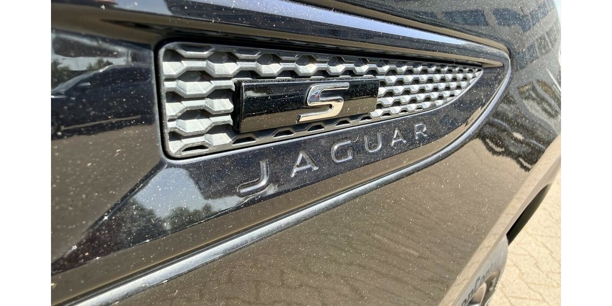 Jaguar E-Pace R-Dynamic S AWD/TOP/AHK/PANO 57.200 km 23.999 &euro; Frankfurt 60386