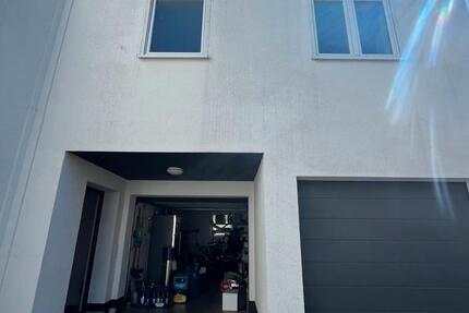 Haus Dietzenbach - 4 Zimmer, 125 m&sup2;, 1.700&euro; | Angebot:26423626