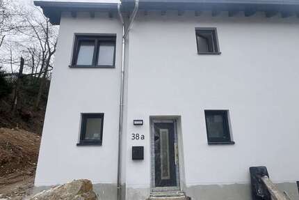 Haus Niedernhausen - 4 Zimmer, 150 m&sup2;, 2.700&euro; | Angebot:25894225