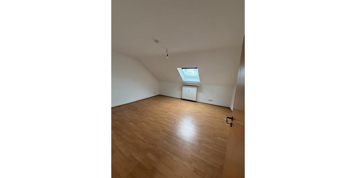 Dachgeschoßwohnung Schöneck - 2.5 Zimmer, 75 m&sup2;, 830&euro; | Angebot:25086632