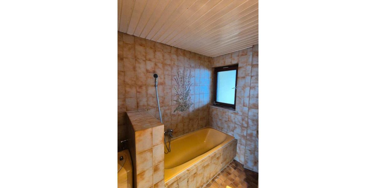 Etagenwohnung Langenselbold - 4 Zimmer, 140 m&sup2;, 1.260&euro; | Angebot:25323850