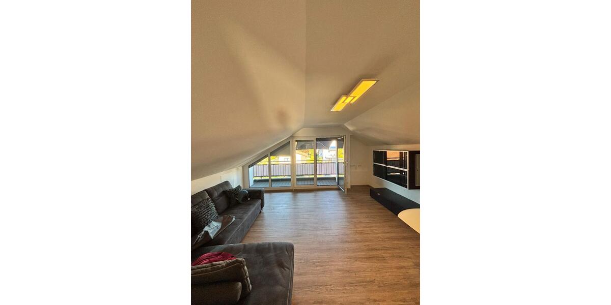 Dachgeschoßwohnung Karben - 2 Zimmer, 80 m&sup2;, 979&euro; | Angebot:26400052