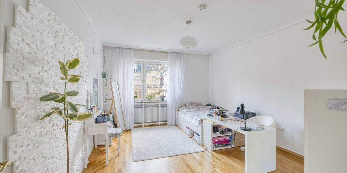 Charmante 4-Zimmer-Wohnung mit Balkon und Garage in bester Westend-Lage 4 zimmer