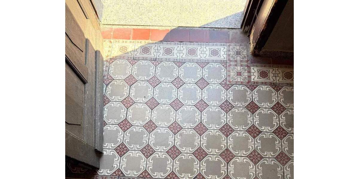 Schöner Altbau in sehr guter Lage! Wohn- und Geschäftshaus mit Garagen, PKW Stellplätze, alles frei! 1 zimmer