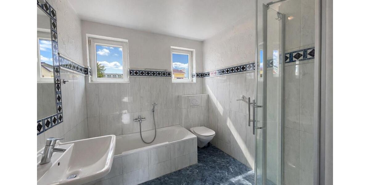 Reihenhaus Bad Vilbel - 5 Zimmer, 177 m&sup2;, 2.800&euro; | Angebot:25862446