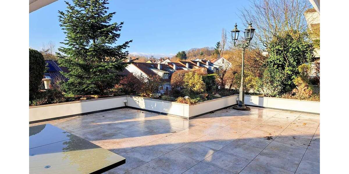 Etagenwohnung Friedrichsdorf - 5 Zimmer, 180 m&sup2;, 2.430&euro; | Angebot:25148956