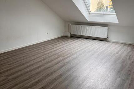 Schöne zwei Zimmer Dachgeschosswohnung mit Einbauküche in Bad Nau 2 zimmer