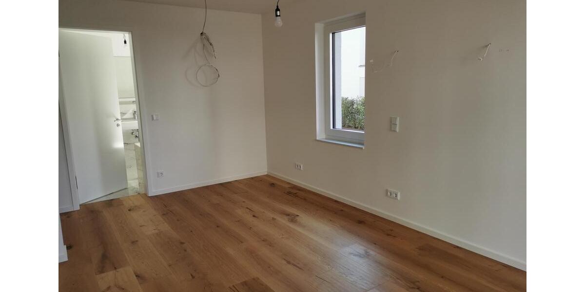 Luxus Pur mit viel Grün herum - 5 Zi. EG. mit Garten, Klimaanlage und hochwertigen Ausstattung. 5 zimmer