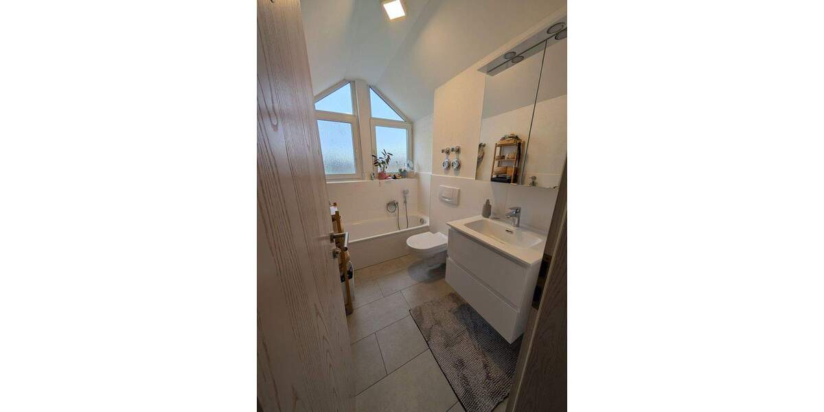 Attraktive 3,5 Zimmer Galeriewohnung mit Südbalkon & 2 Stellplätzen 3 zimmer