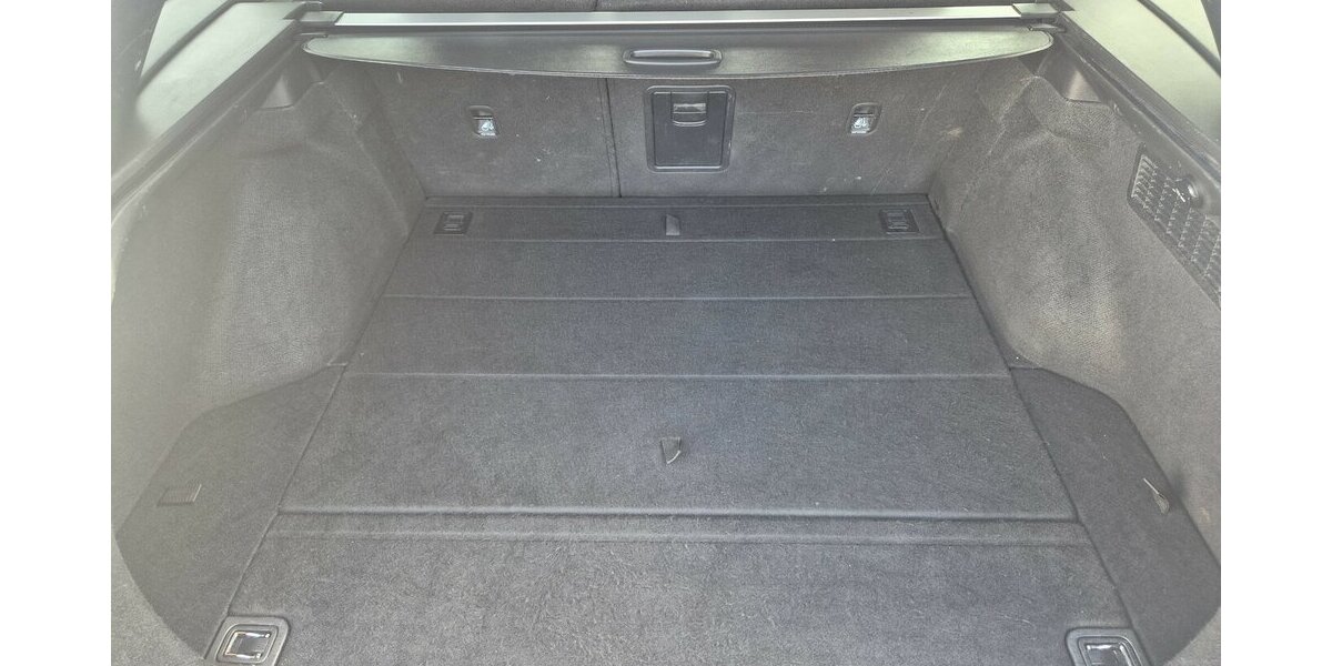 Hyundai i30 YES! Plus Navigation, Panoramadach, LED, Sport 89.202 km 12.890 &euro; Rodgau 63110