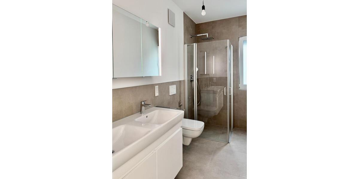 Helle 2,5-Zimmer-Penthouse-Wohnung mit hochwertiger Einbauküche und Aufzug 2.5 zimmer